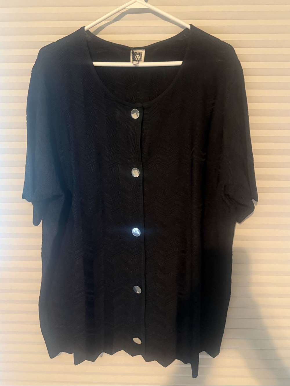 NWT Anne Klein Black Short-Sleeve Button Front Knit Top Subtle Chevron Pattern